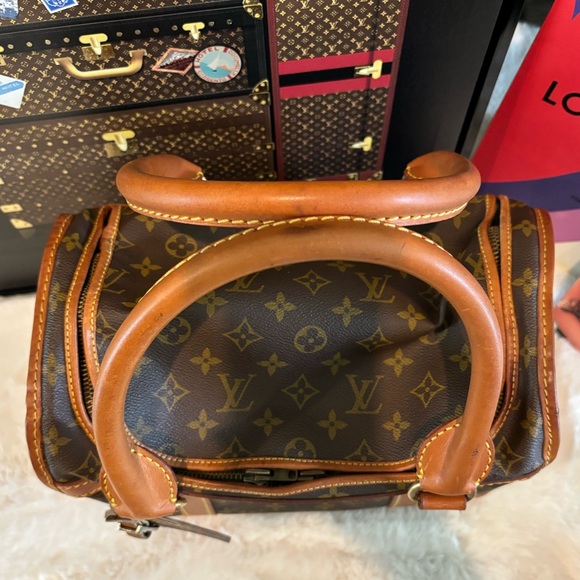 Louis Vuitton - Picture 10 of 16